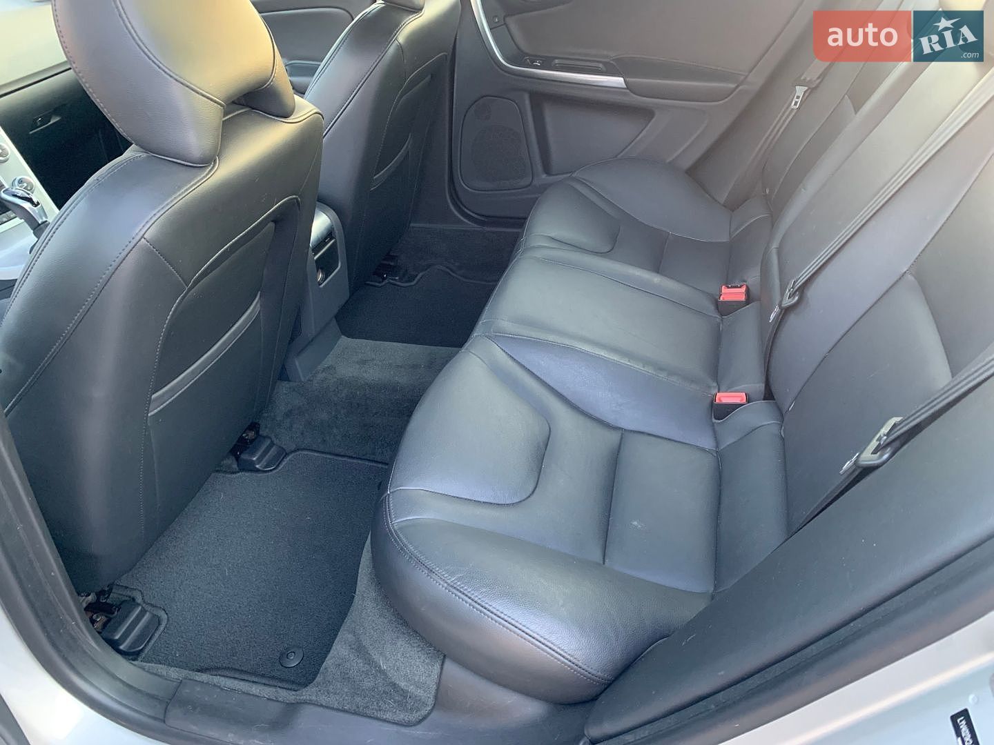 Volvo S60 2018 VIN LYV402TK2JB172805 фото оголошення 16 з 18