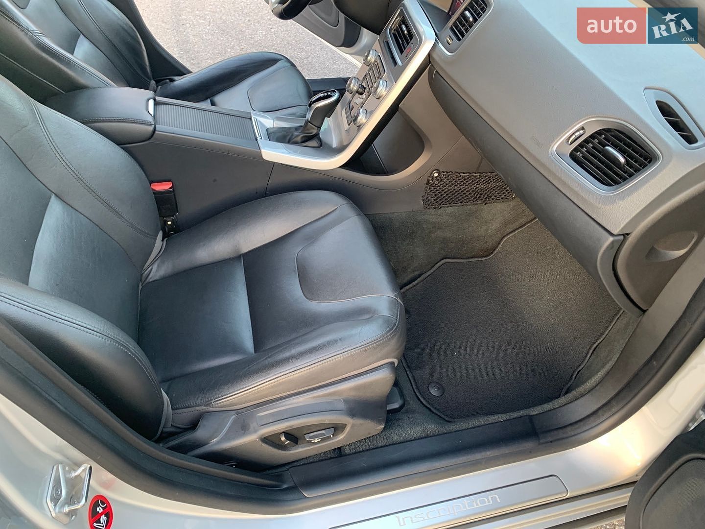 Volvo S60 2018 VIN LYV402TK2JB172805 фото оголошення 13 з 18