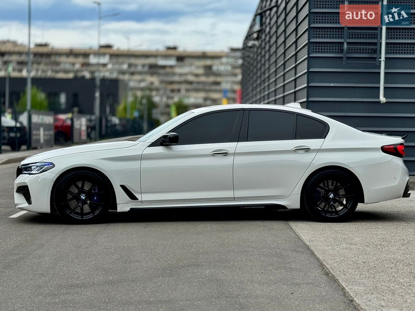 BMW 5 Series 2017 VIN WBAJE5C50JWA94809 фото оголошення 3 з 25