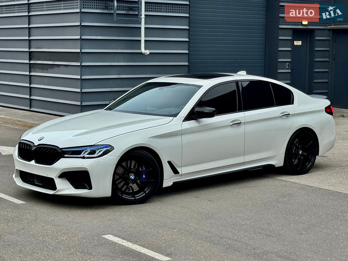 BMW 5 Series 2017 VIN WBAJE5C50JWA94809 фото оголошення 2 з 25