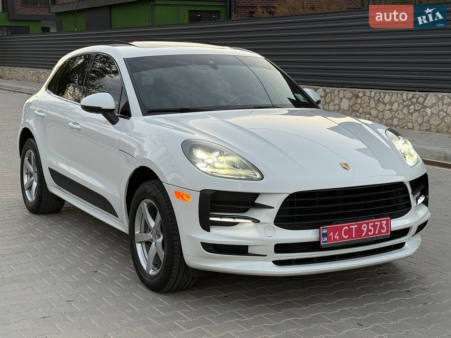 Porsche Macan 2020 VIN WP1AA2A50LLB03850 фото оголошення 2 з 38