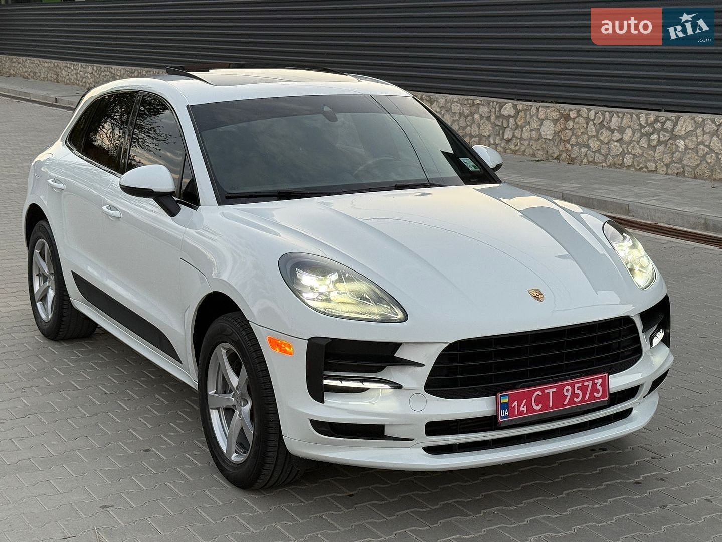 Porsche Macan 2020 VIN WP1AA2A50LLB03850 фото оголошення 3 з 38