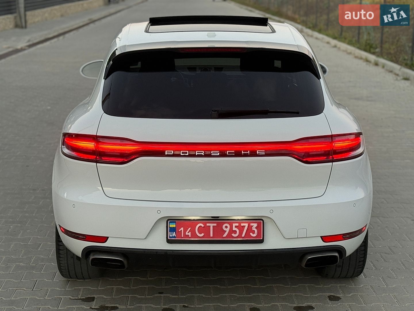 Porsche Macan 2020 VIN WP1AA2A50LLB03850 фото оголошення 12 з 38