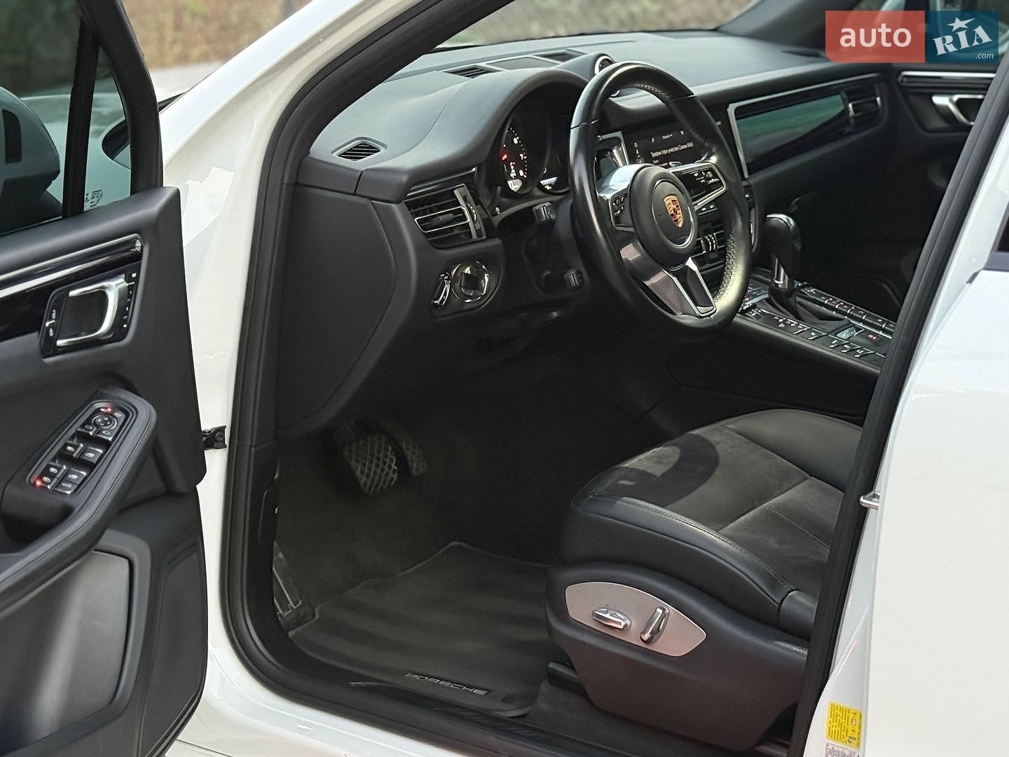 Porsche Macan 2020 VIN WP1AA2A50LLB03850 фото оголошення 19 з 38
