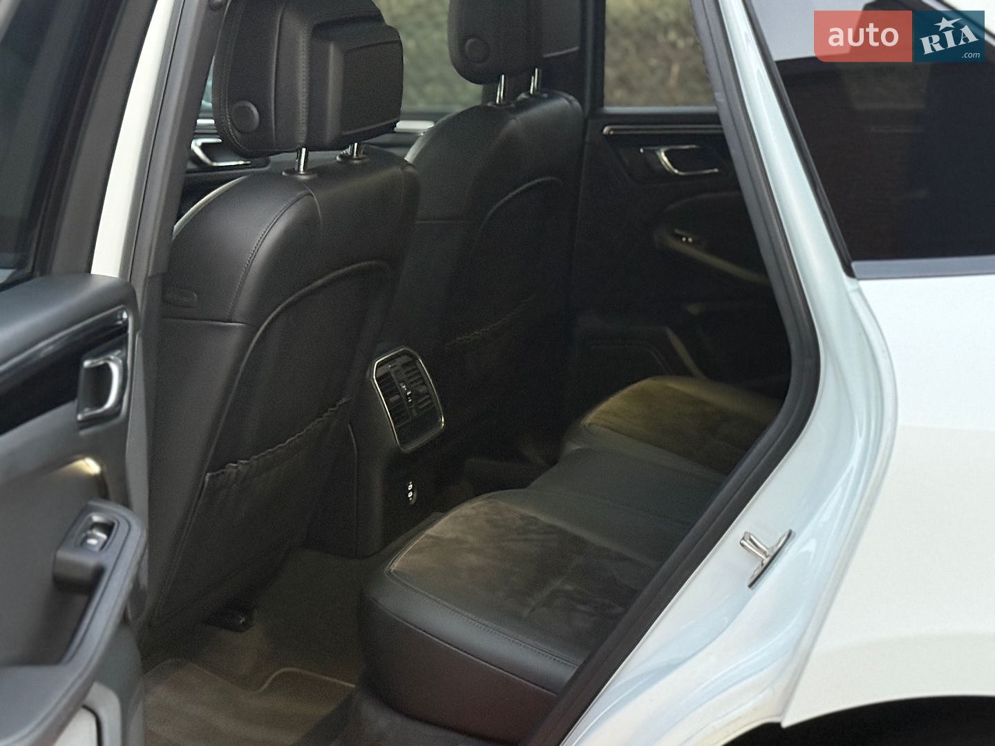 Porsche Macan 2020 VIN WP1AA2A50LLB03850 фото оголошення 23 з 38
