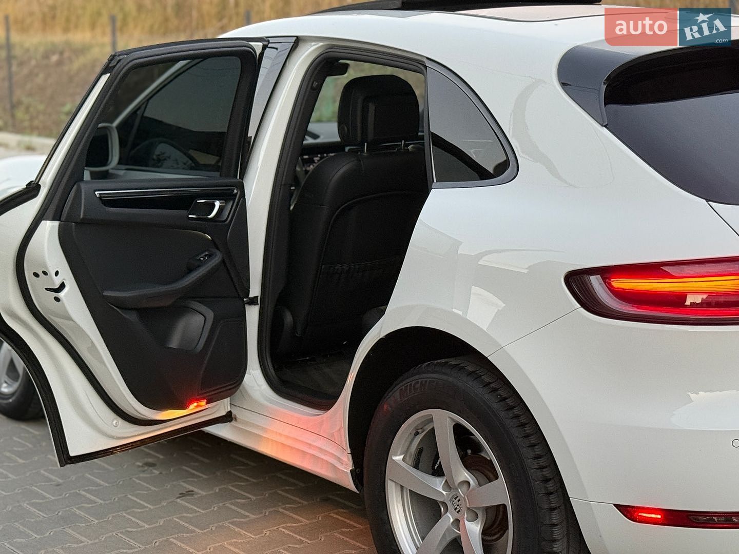 Porsche Macan 2020 VIN WP1AA2A50LLB03850 фото оголошення 22 з 38
