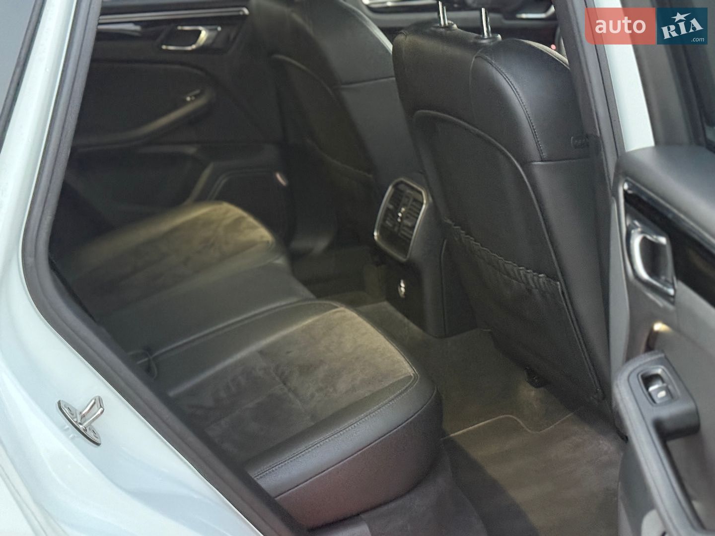 Porsche Macan 2020 VIN WP1AA2A50LLB03850 фото оголошення 27 з 38