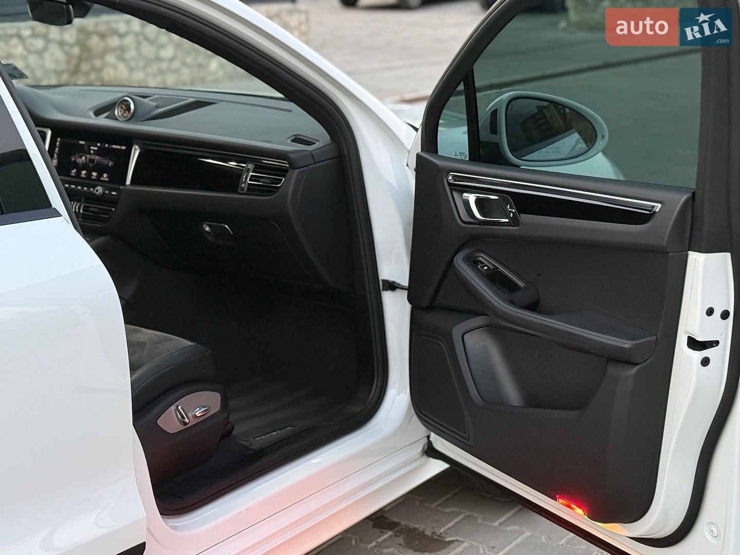 Porsche Macan 2020 VIN WP1AA2A50LLB03850 фото оголошення 28 з 38