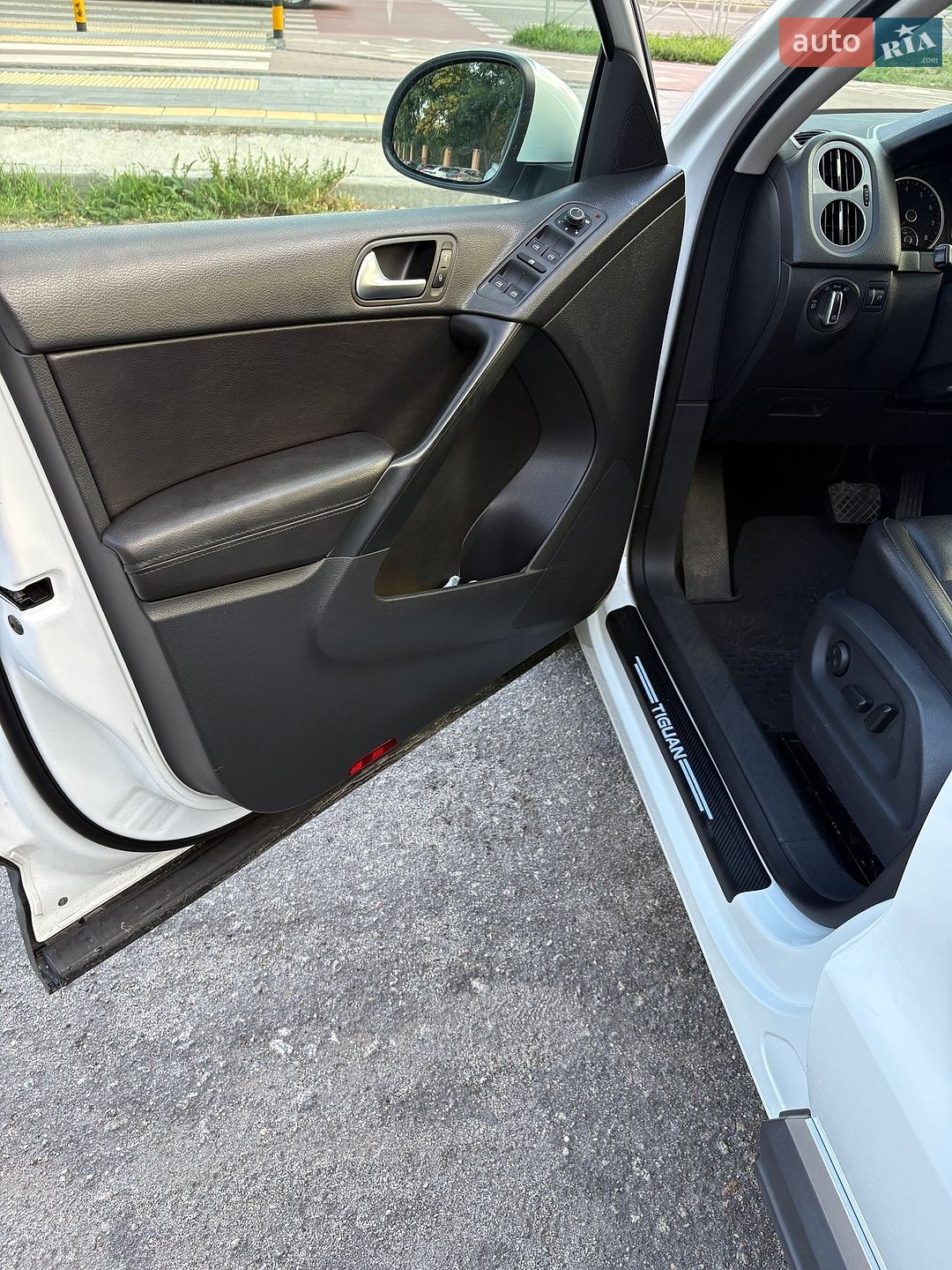Volkswagen Tiguan 2015 VIN WVGBV7AX3GW524213 фото оголошення 12 з 20