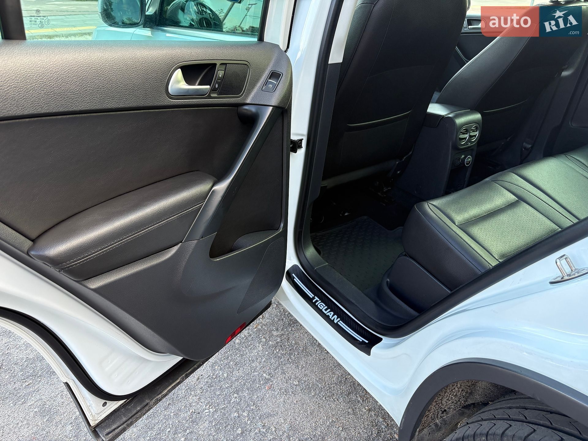 Volkswagen Tiguan 2015 VIN WVGBV7AX3GW524213 фото оголошення 13 з 20