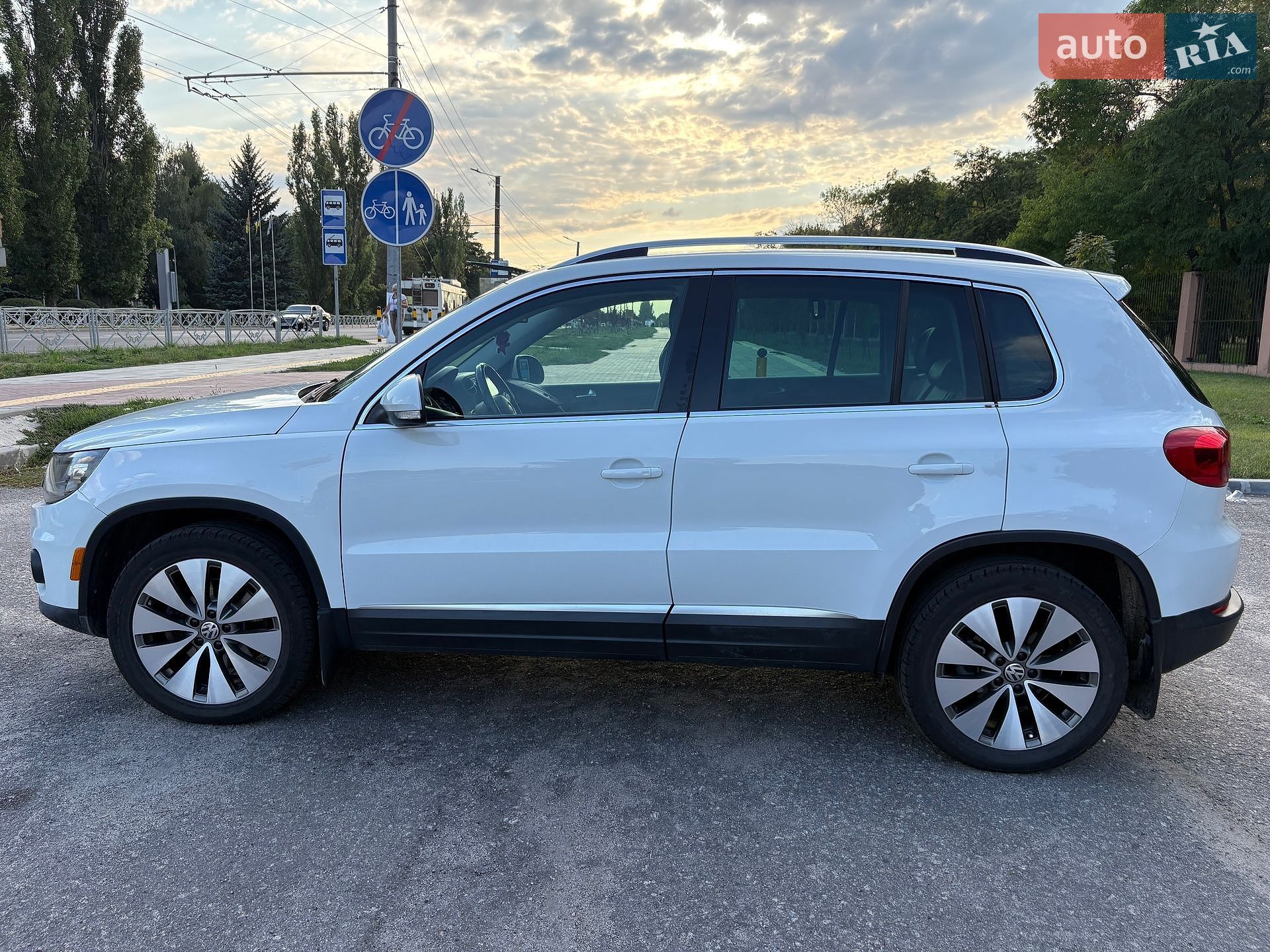 Volkswagen Tiguan 2015 VIN WVGBV7AX3GW524213 фото оголошення 4 з 20