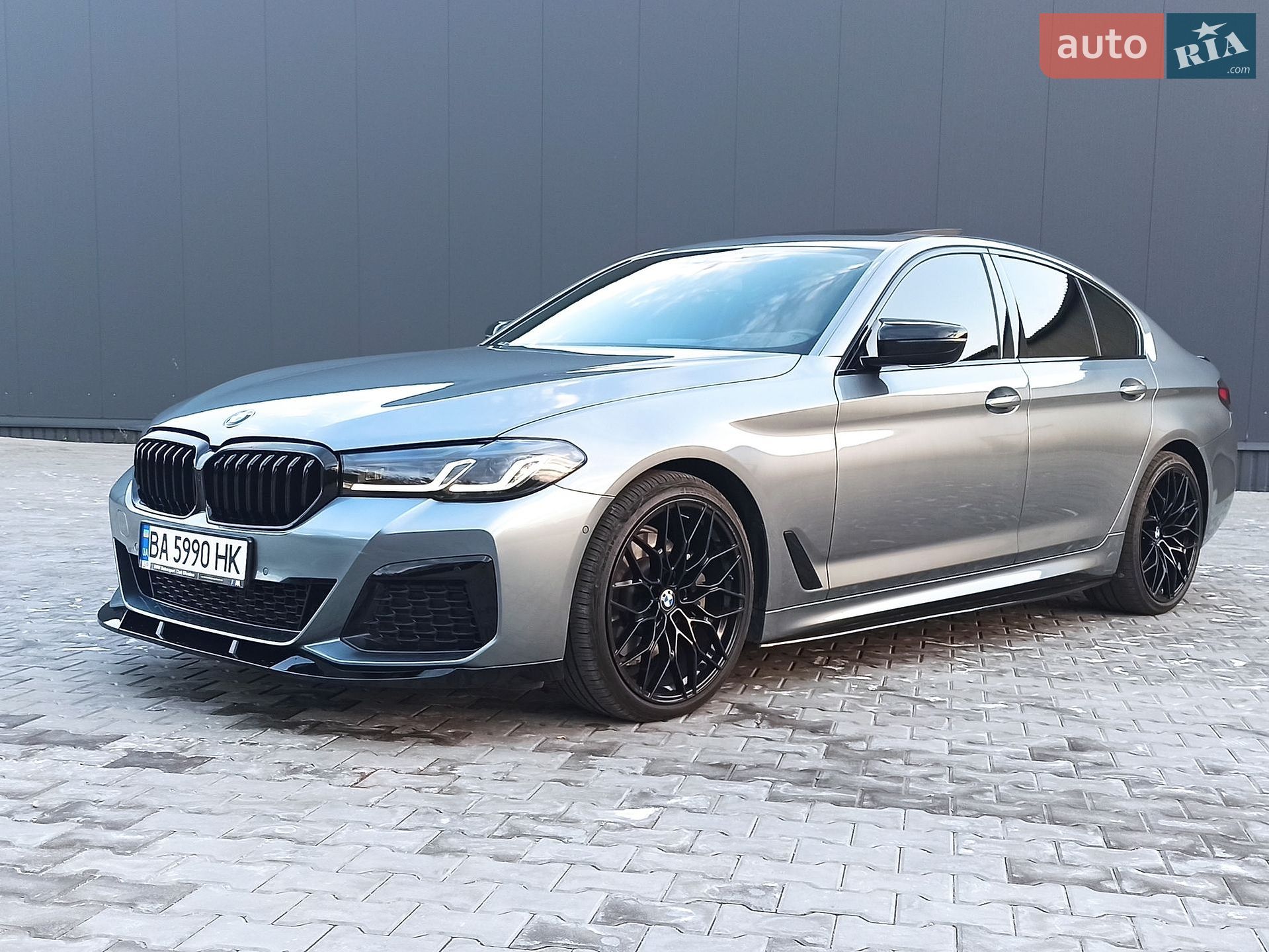 BMW 5 Series 2018 VIN WBAJE7C59KWW10059 фото оголошення 3 з 23