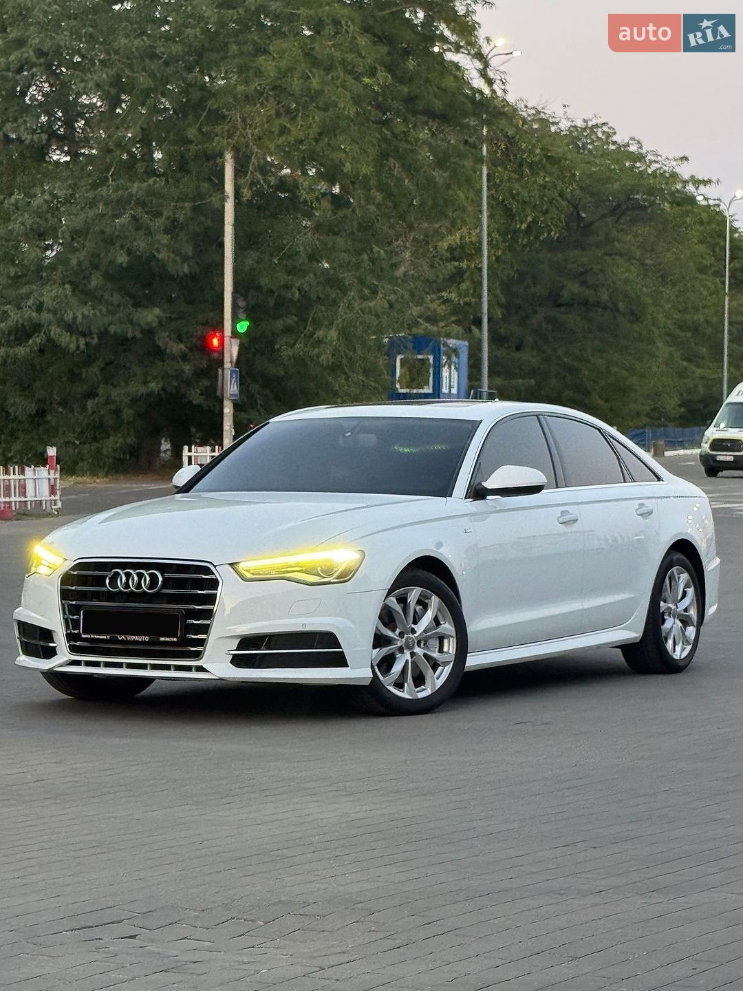 Audi A6 2018 VIN WAUC8AFC4JN032450 фото оголошення 4 з 27