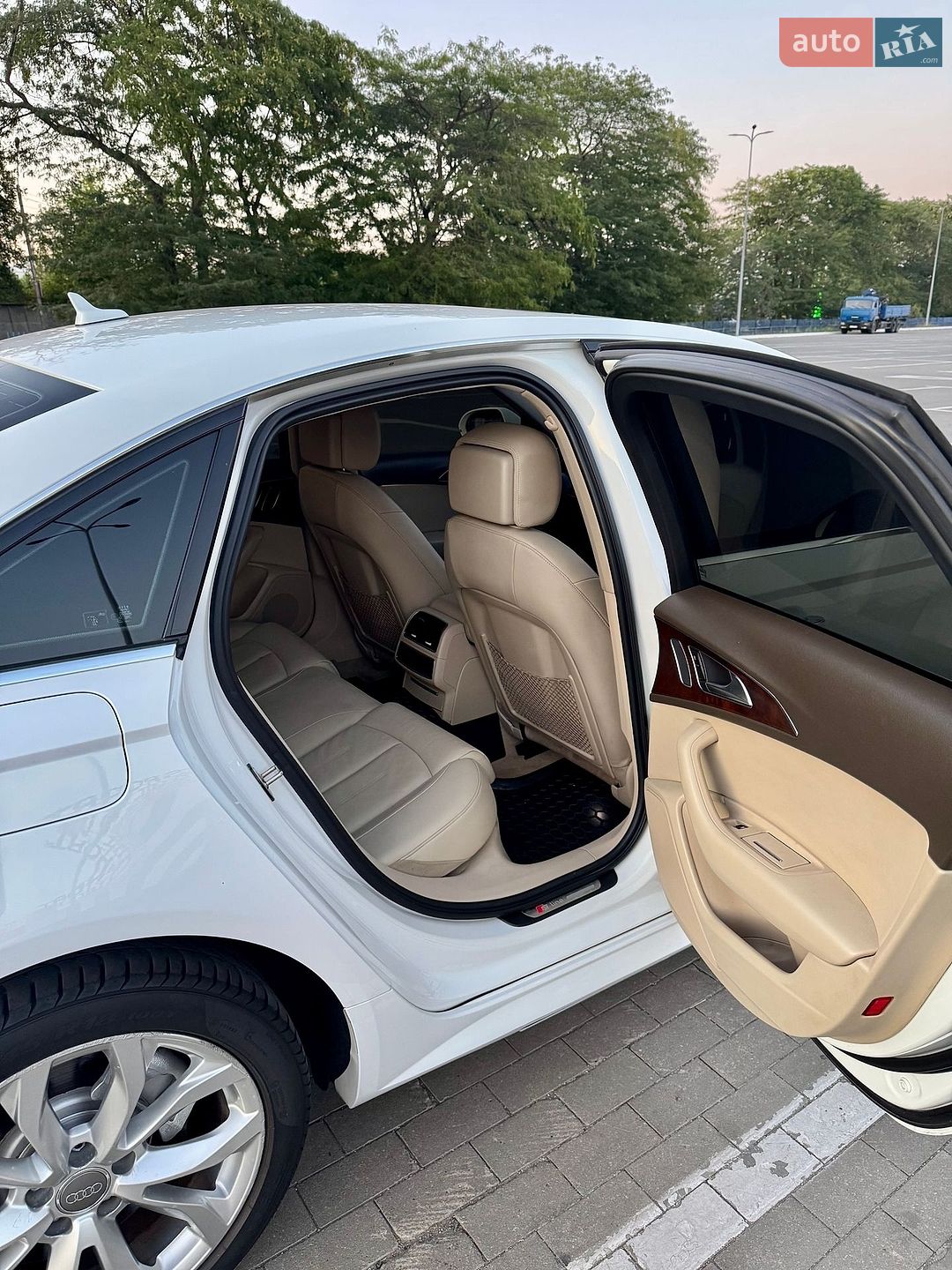 Audi A6 2018 VIN WAUC8AFC4JN032450 фото оголошення 14 з 27