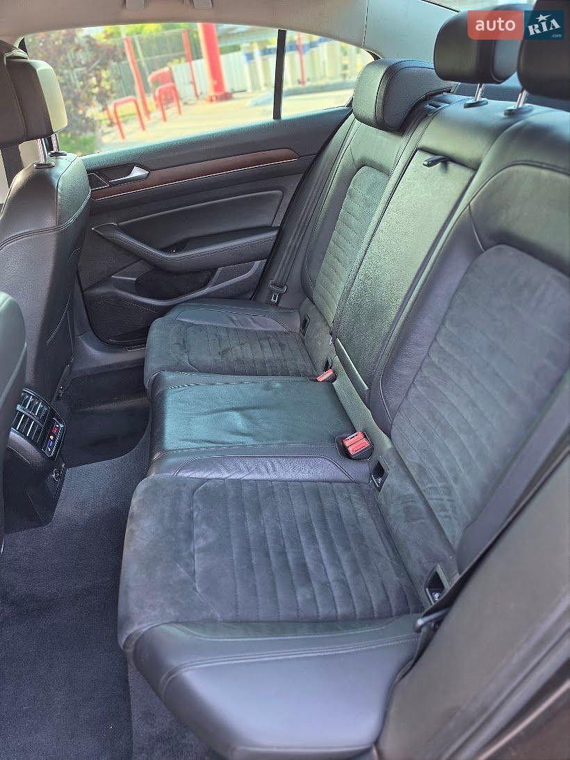 Volkswagen Passat 2018 VIN WVWZZZ3CZJE192610 фото оголошення 16 з 36