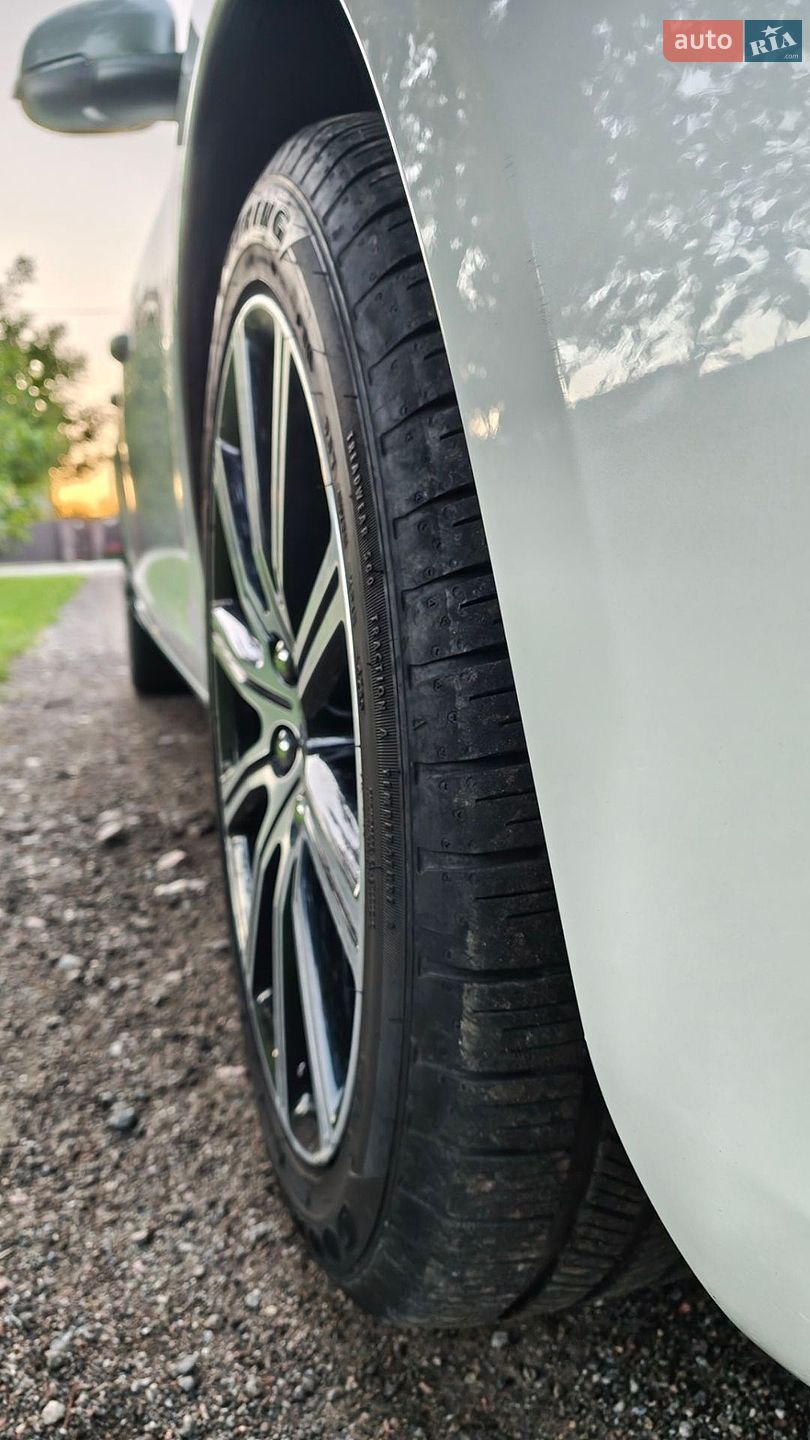 Volvo S60 2018 VIN LYV402HK3JB176984 фото оголошення 10 з 33