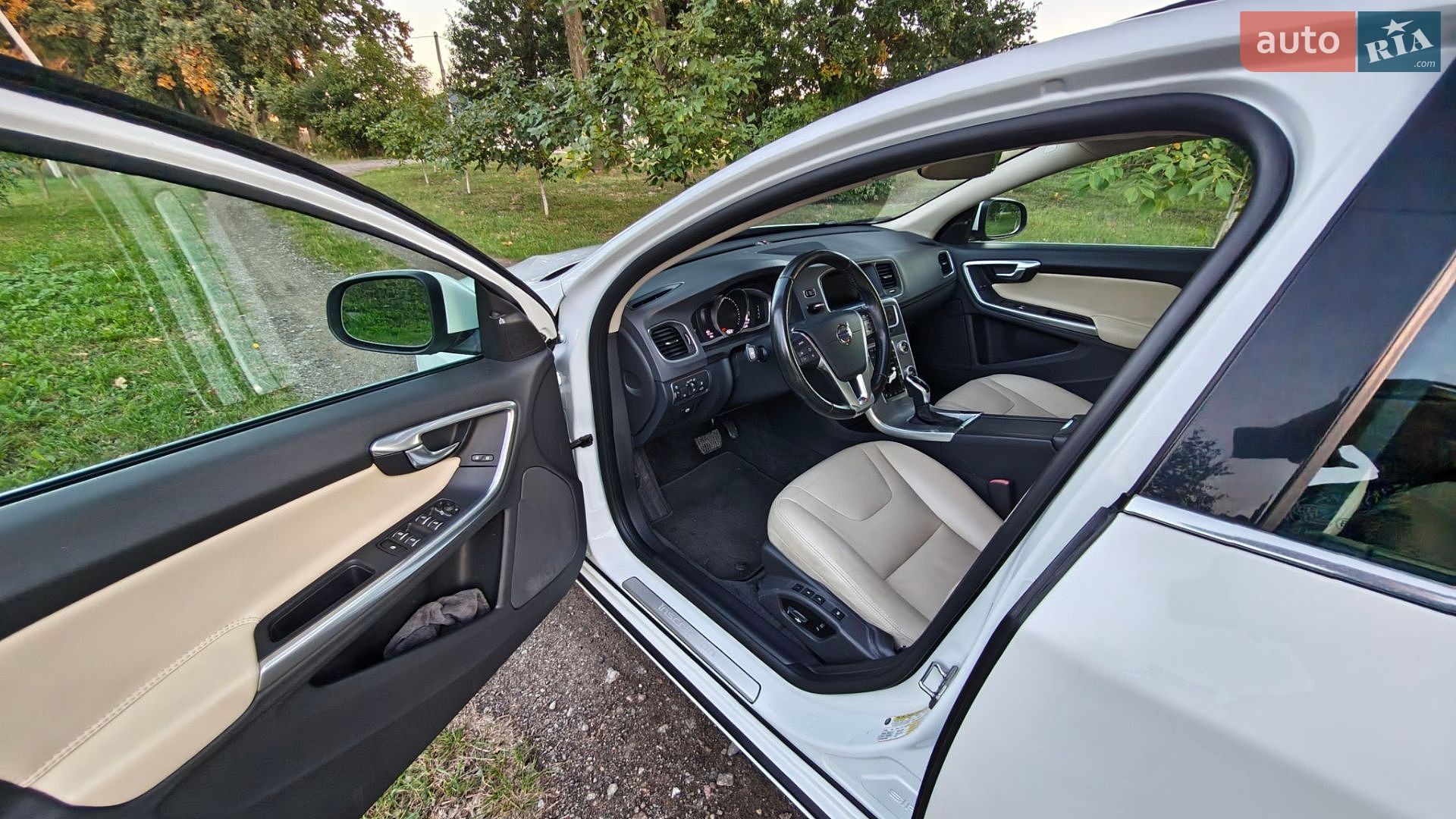 Volvo S60 2018 VIN LYV402HK3JB176984 фото оголошення 12 з 33