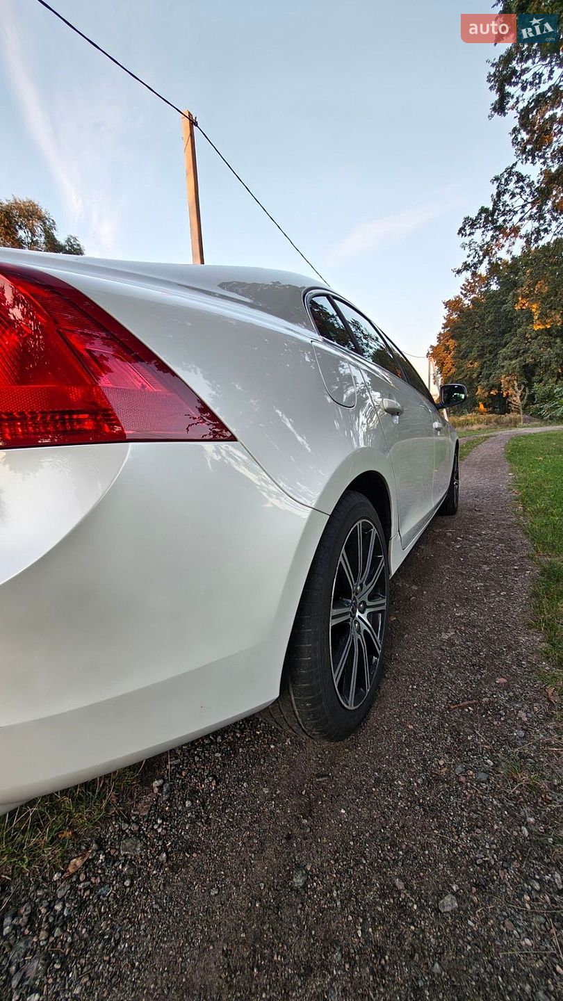 Volvo S60 2018 VIN LYV402HK3JB176984 фото оголошення 17 з 33
