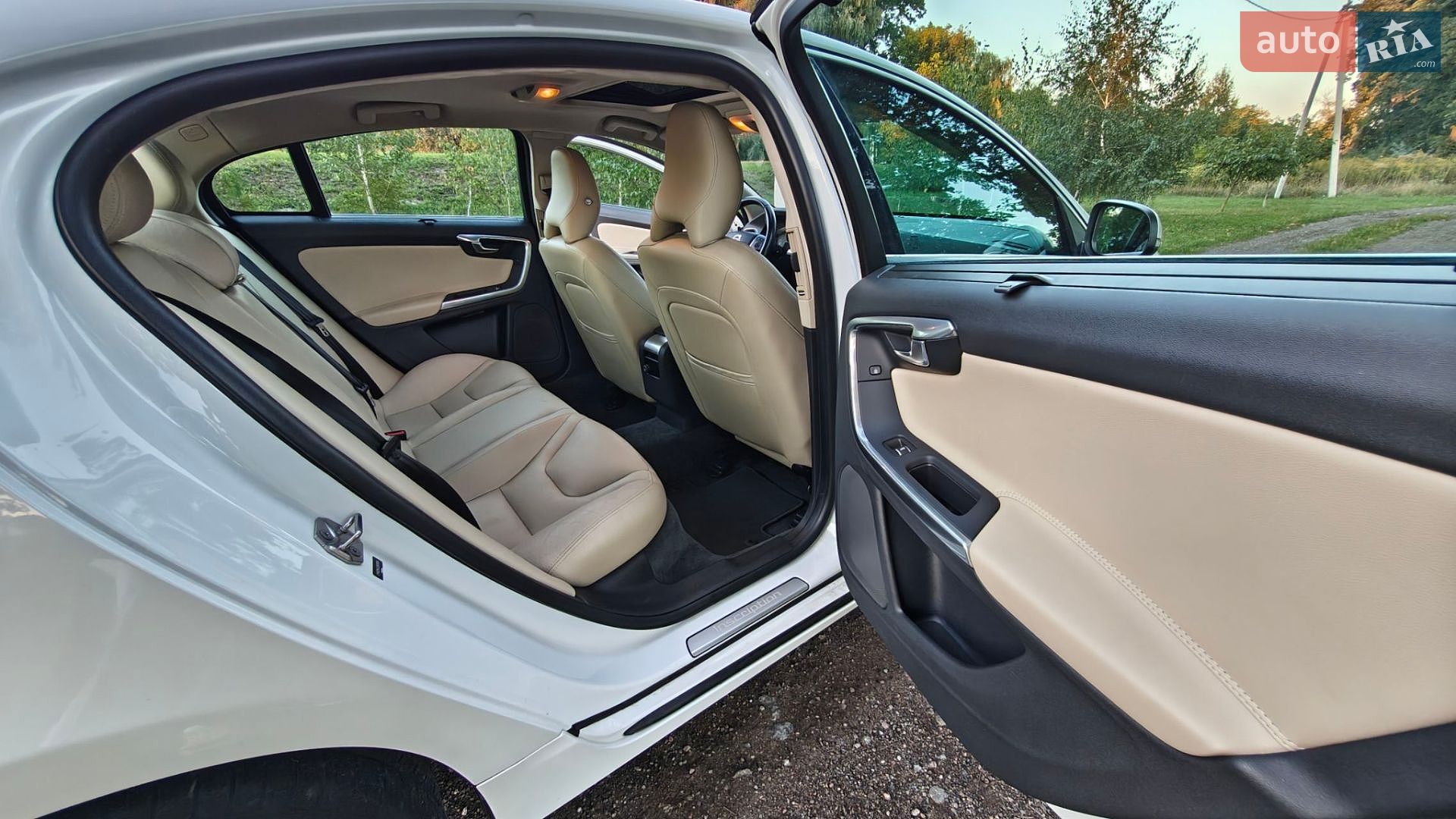 Volvo S60 2018 VIN LYV402HK3JB176984 фото оголошення 14 з 33