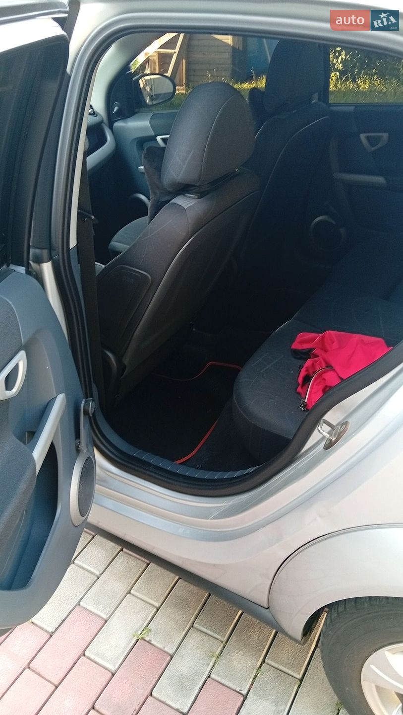 Smart Forfour 2004 VIN WME4540311B041215 фото оголошення 9 з 16