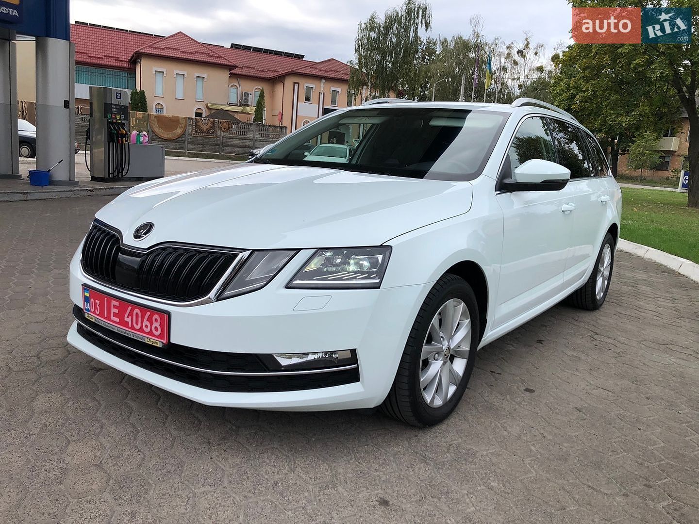 Skoda Octavia 2019 VIN TMBJJ7NE1K0108631 фото оголошення 2 з 32