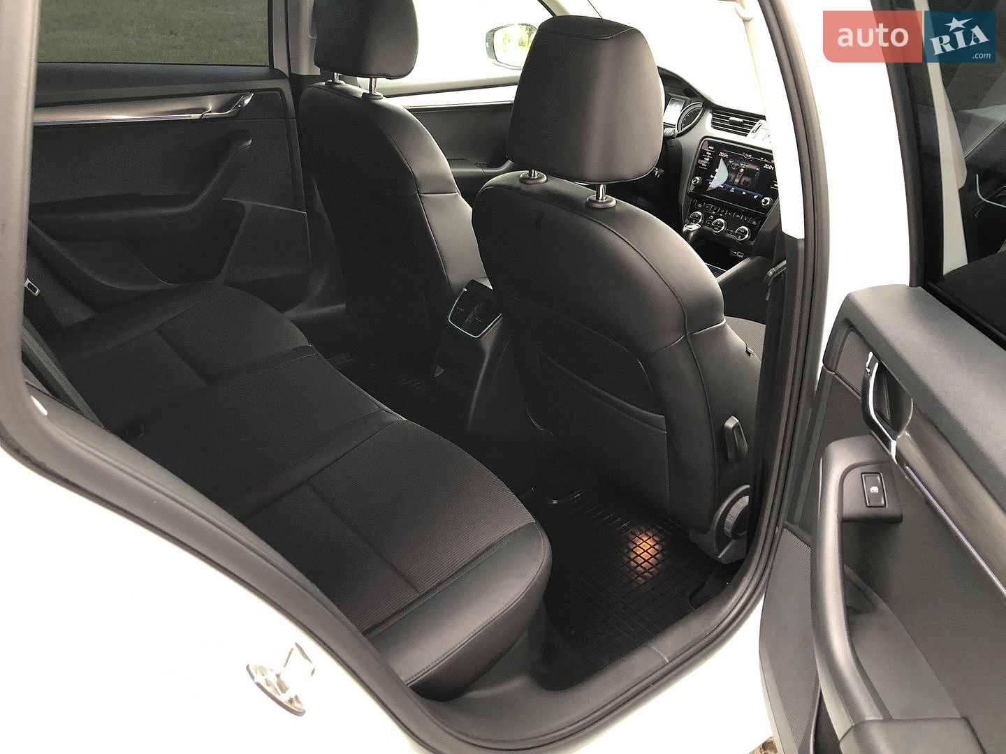 Skoda Octavia 2019 VIN TMBJJ7NE1K0108631 фото оголошення 19 з 32