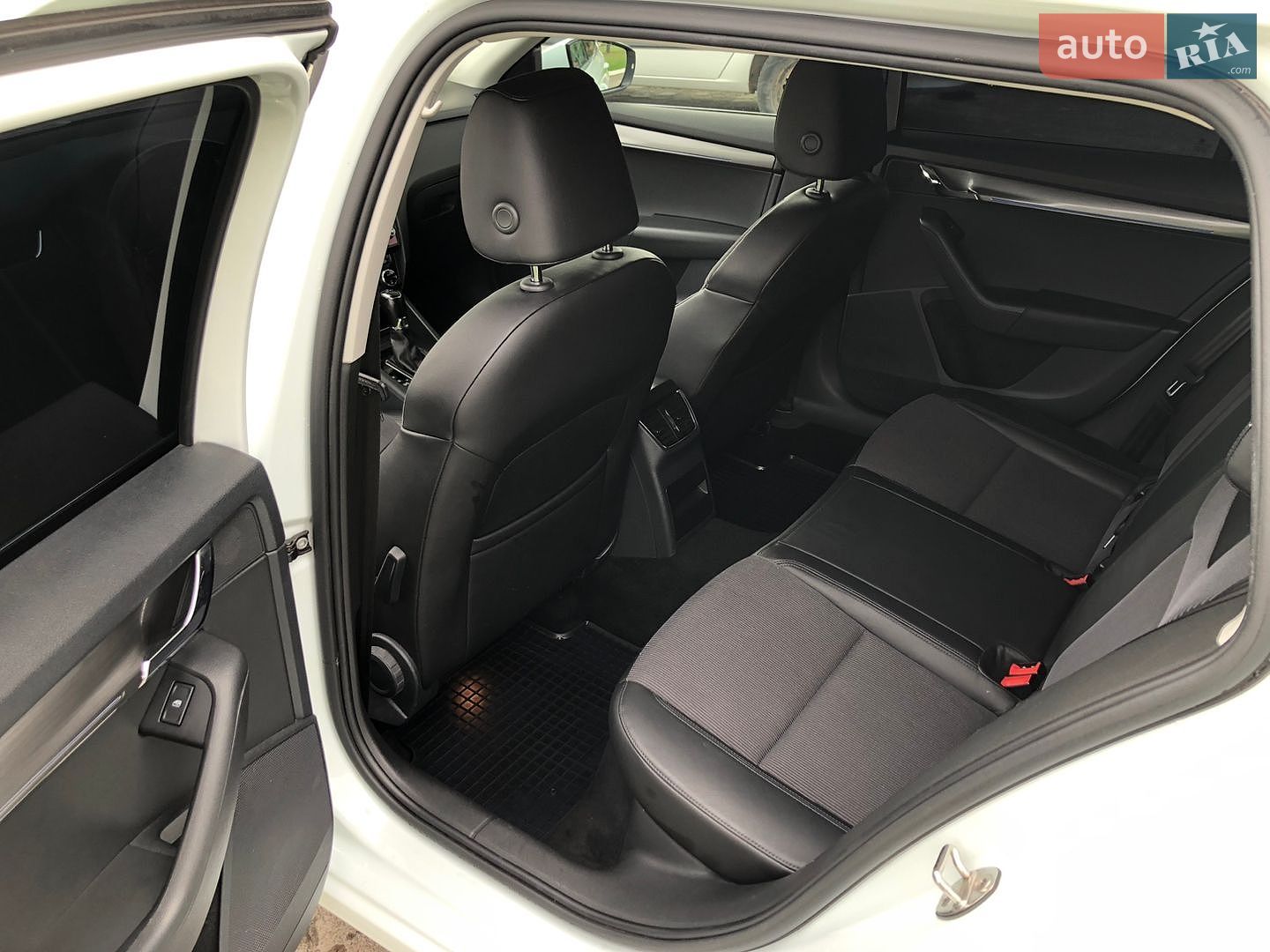 Skoda Octavia 2019 VIN TMBJJ7NE1K0108631 фото оголошення 21 з 32