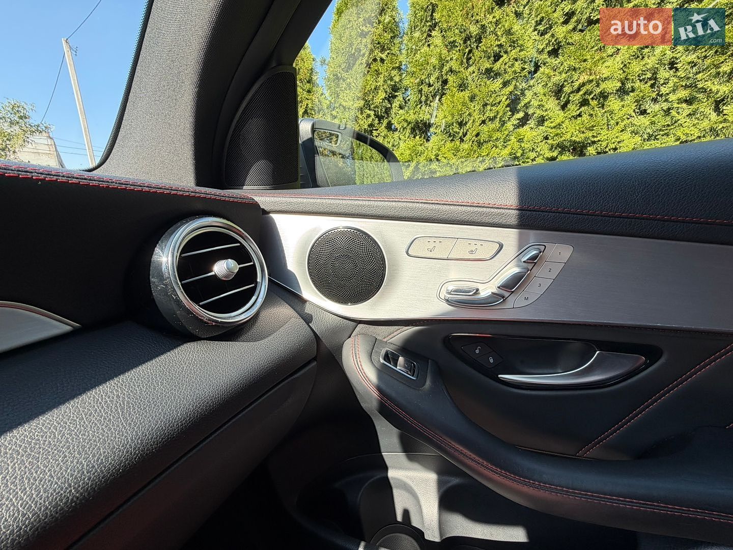 Mercedes-Benz GLC-Class 2018 VIN WDC0J8JB8JF433599 фото оголошення 6 з 17