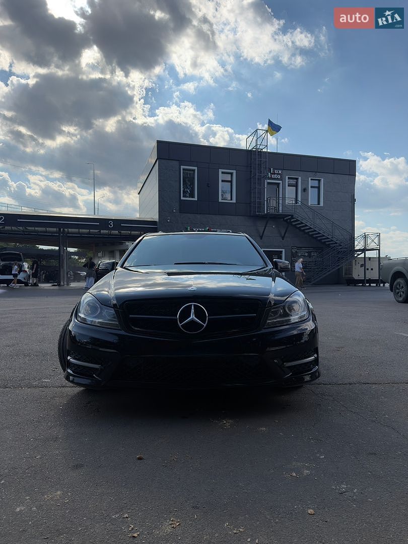Mercedes-Benz C-Class 2012 VIN WDDGF4HB1CR236916 фото оголошення 2 з 12