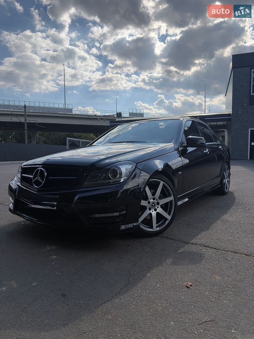 Mercedes-Benz C-Class 2012 VIN WDDGF4HB1CR236916 фото оголошення 3 з 12