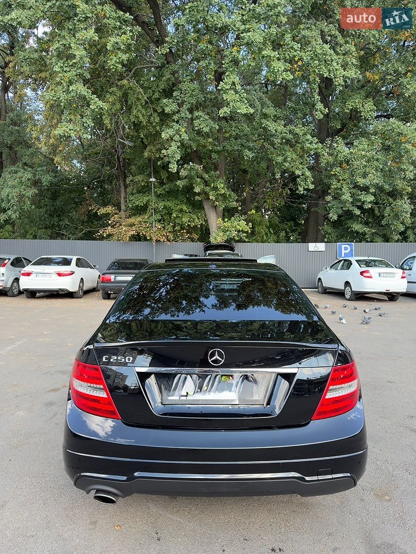 Mercedes-Benz C-Class 2012 VIN WDDGF4HB1CR236916 фото оголошення 4 з 12