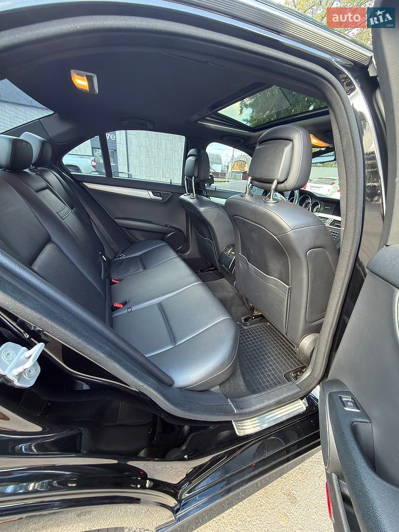 Mercedes-Benz C-Class 2012 VIN WDDGF4HB1CR236916 фото оголошення 8 з 12
