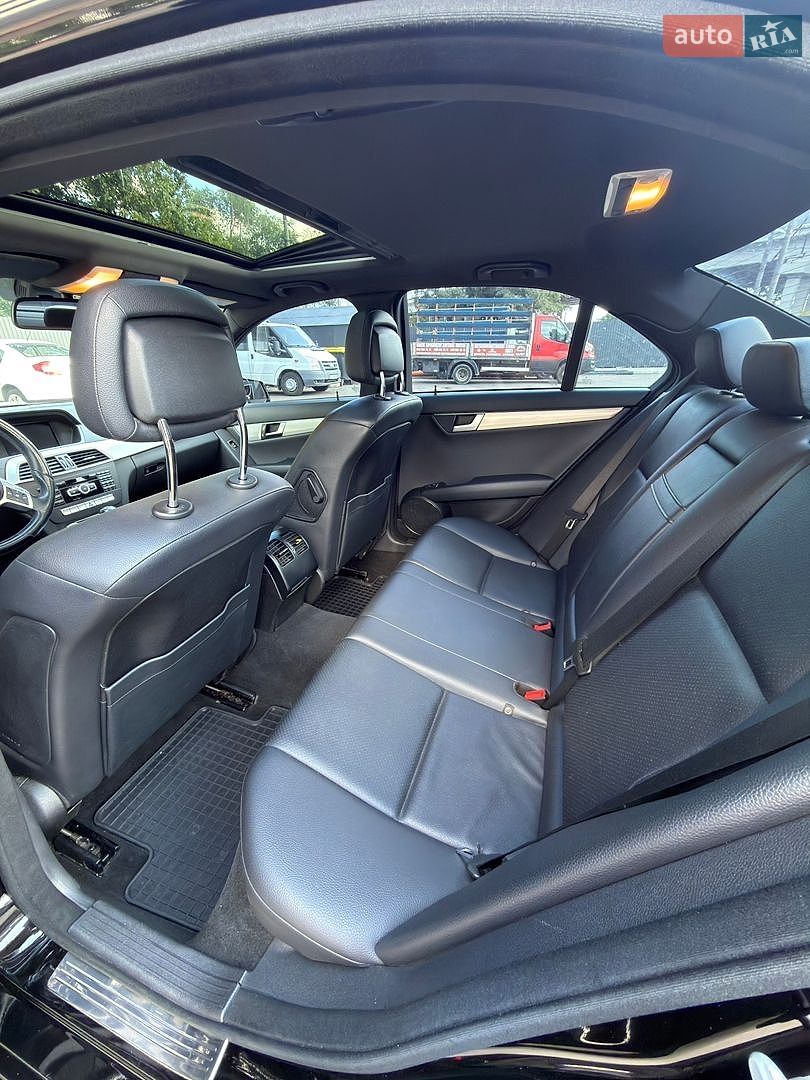 Mercedes-Benz C-Class 2012 VIN WDDGF4HB1CR236916 фото оголошення 9 з 12
