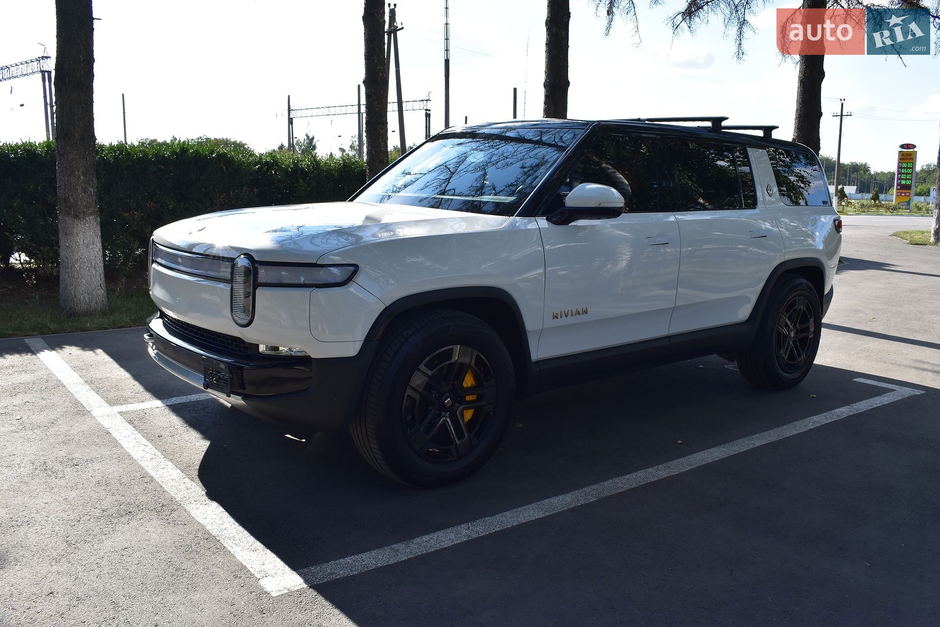 Rivian R1S 2023 VIN 7PDSGABA9PN015327 фото оголошення 14 з 43