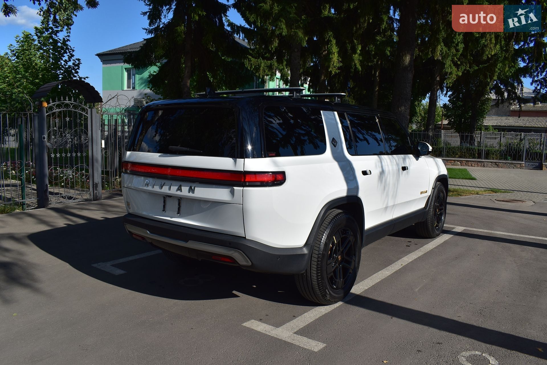 Rivian R1S 2023 VIN 7PDSGABA9PN015327 фото оголошення 25 з 43