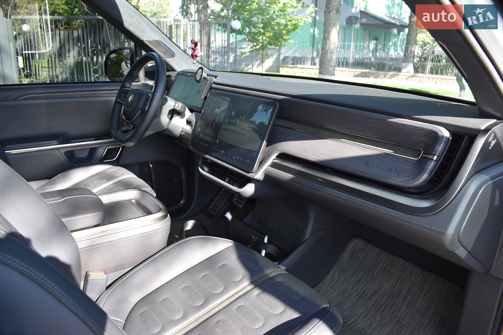 Rivian R1S 2023 VIN 7PDSGABA9PN015327 фото оголошення 40 з 43