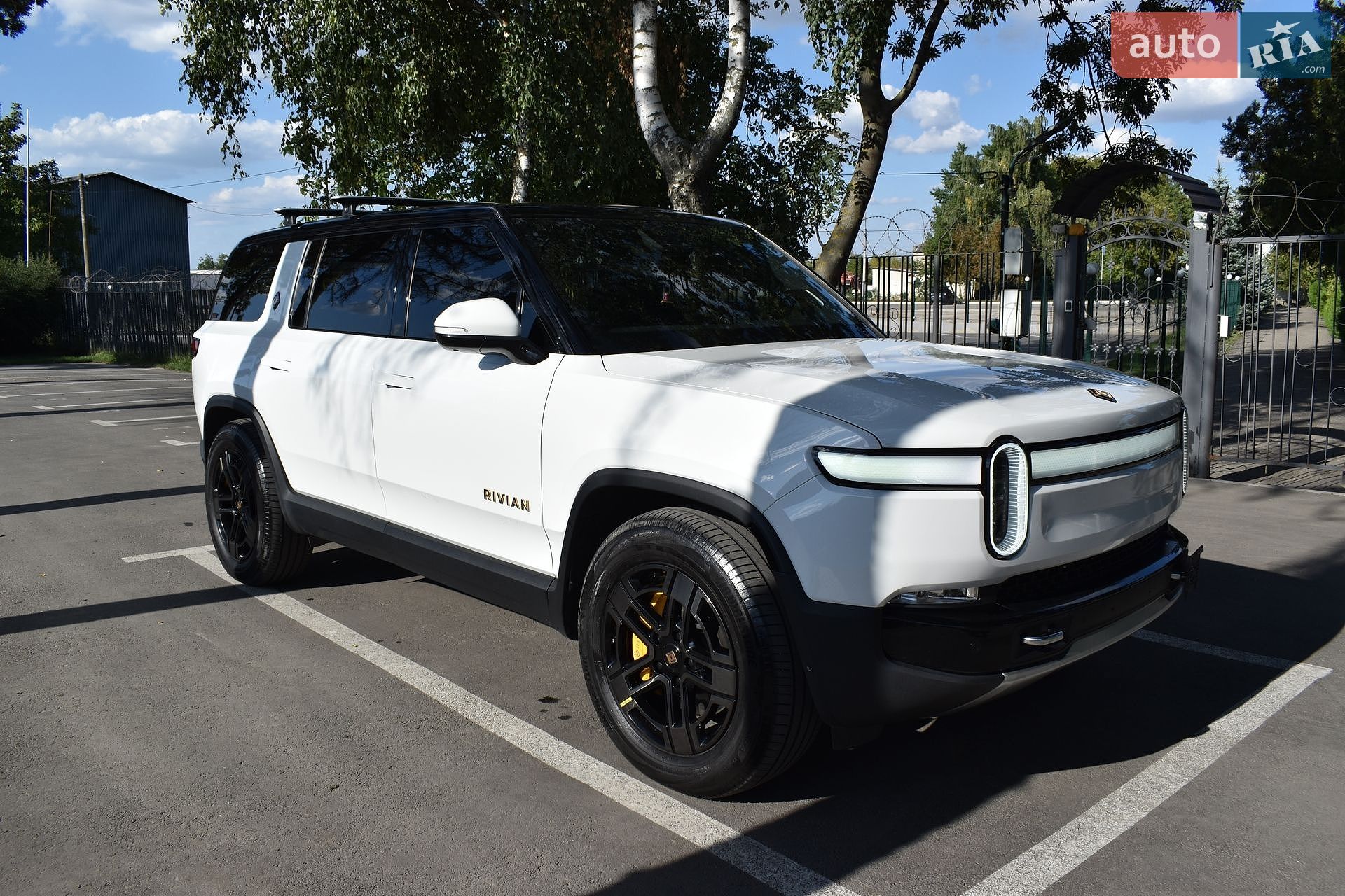Rivian R1S 2023 VIN 7PDSGABA9PN015327 фото оголошення 17 з 43