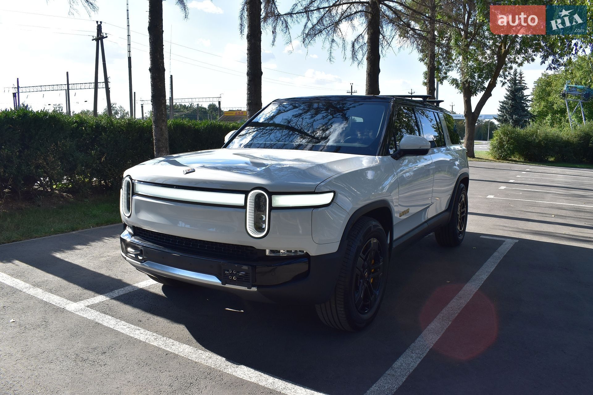 Rivian R1S 2023 VIN 7PDSGABA9PN015327 фото оголошення 5 з 43