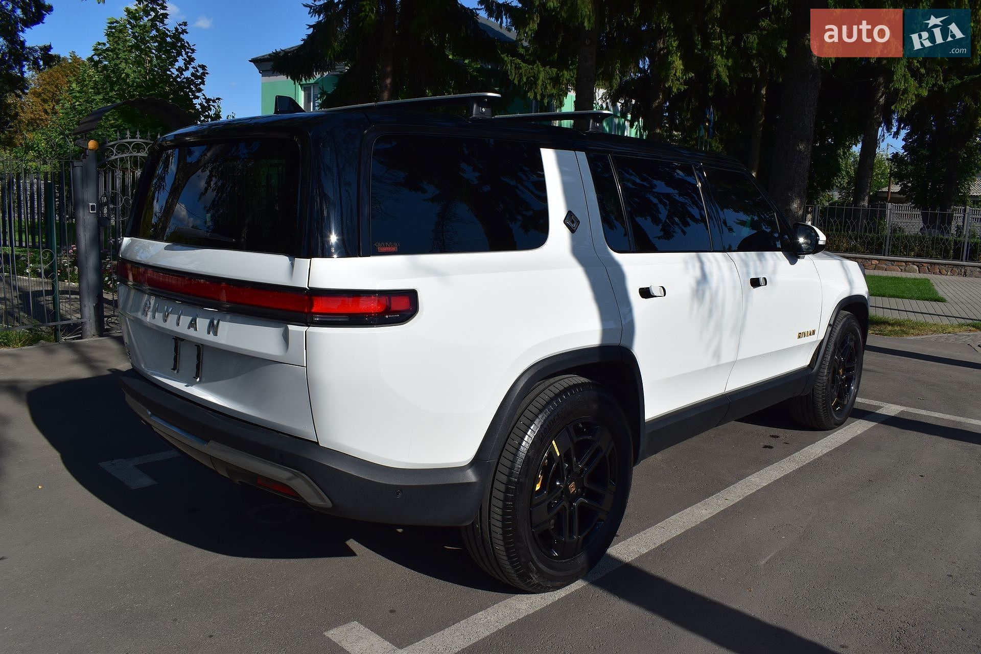 Rivian R1S 2023 VIN 7PDSGABA9PN015327 фото оголошення 27 з 43