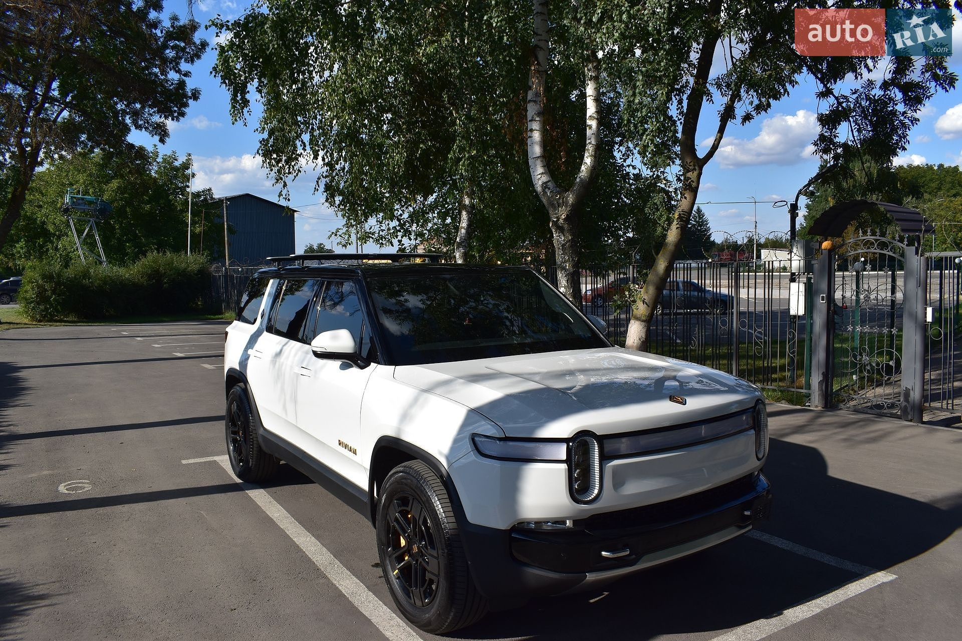 Rivian R1S 2023 VIN 7PDSGABA9PN015327 фото оголошення 10 з 43