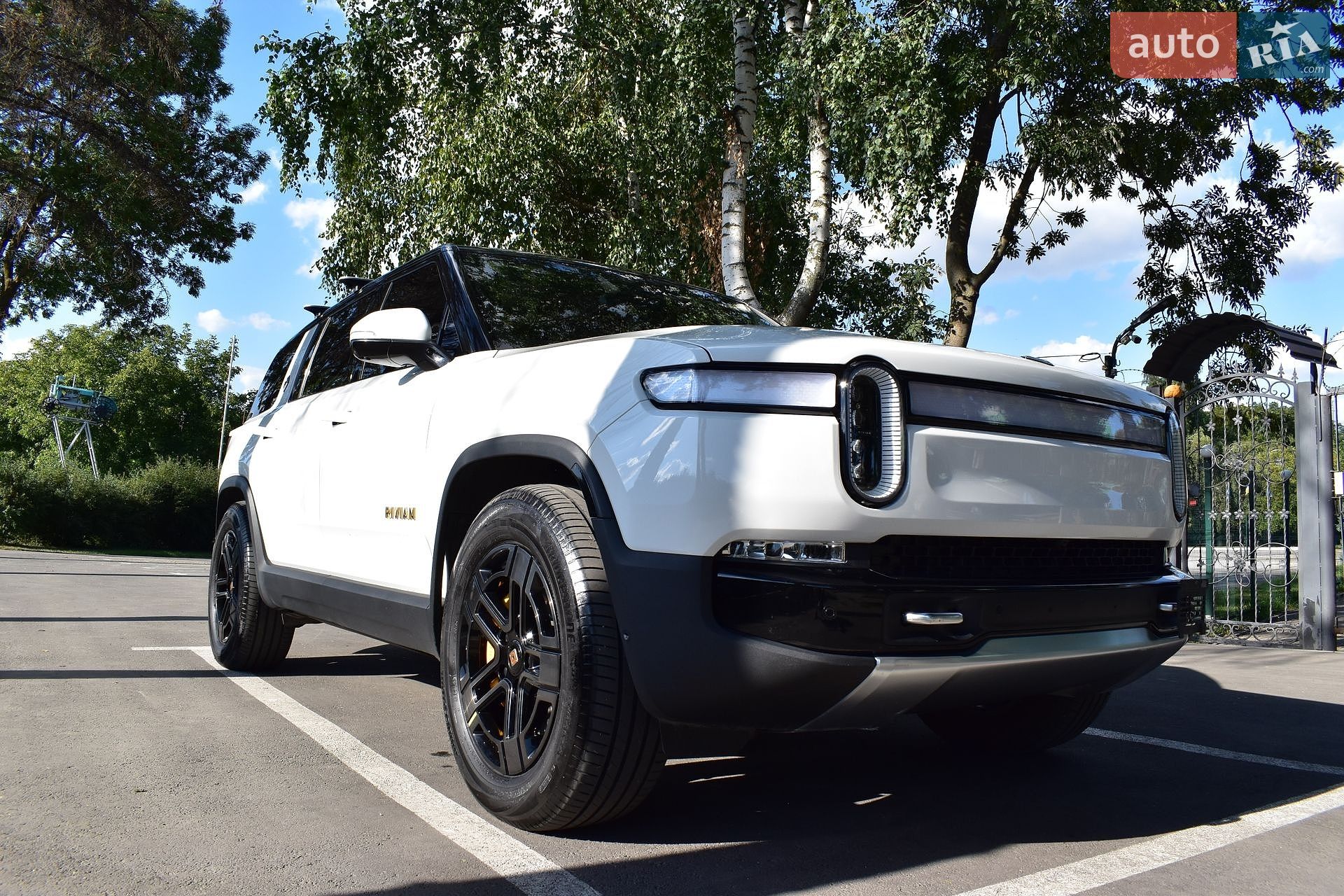 Rivian R1S 2023 VIN 7PDSGABA9PN015327 фото оголошення 11 з 43