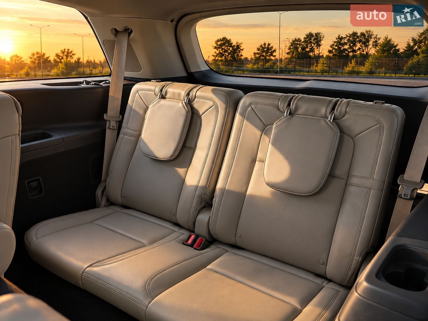 Lincoln Aviator 2021 VIN 5LM5J7XC6MGL18545 фото оголошення 7 з 14