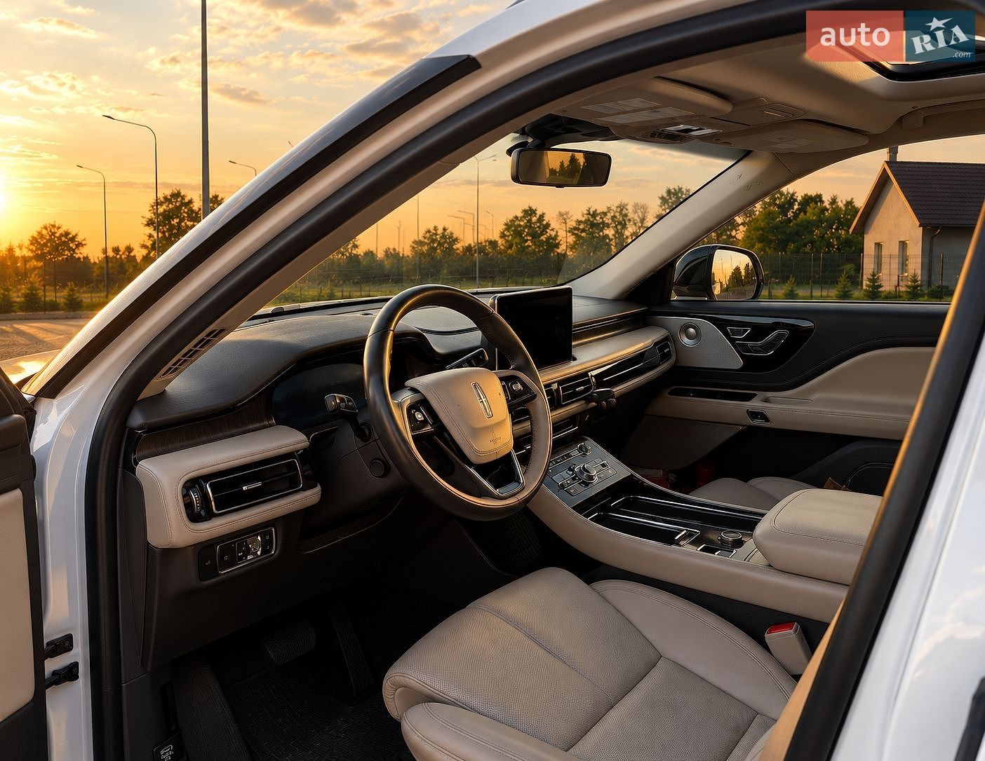 Lincoln Aviator 2021 VIN 5LM5J7XC6MGL18545 фото оголошення 5 з 14