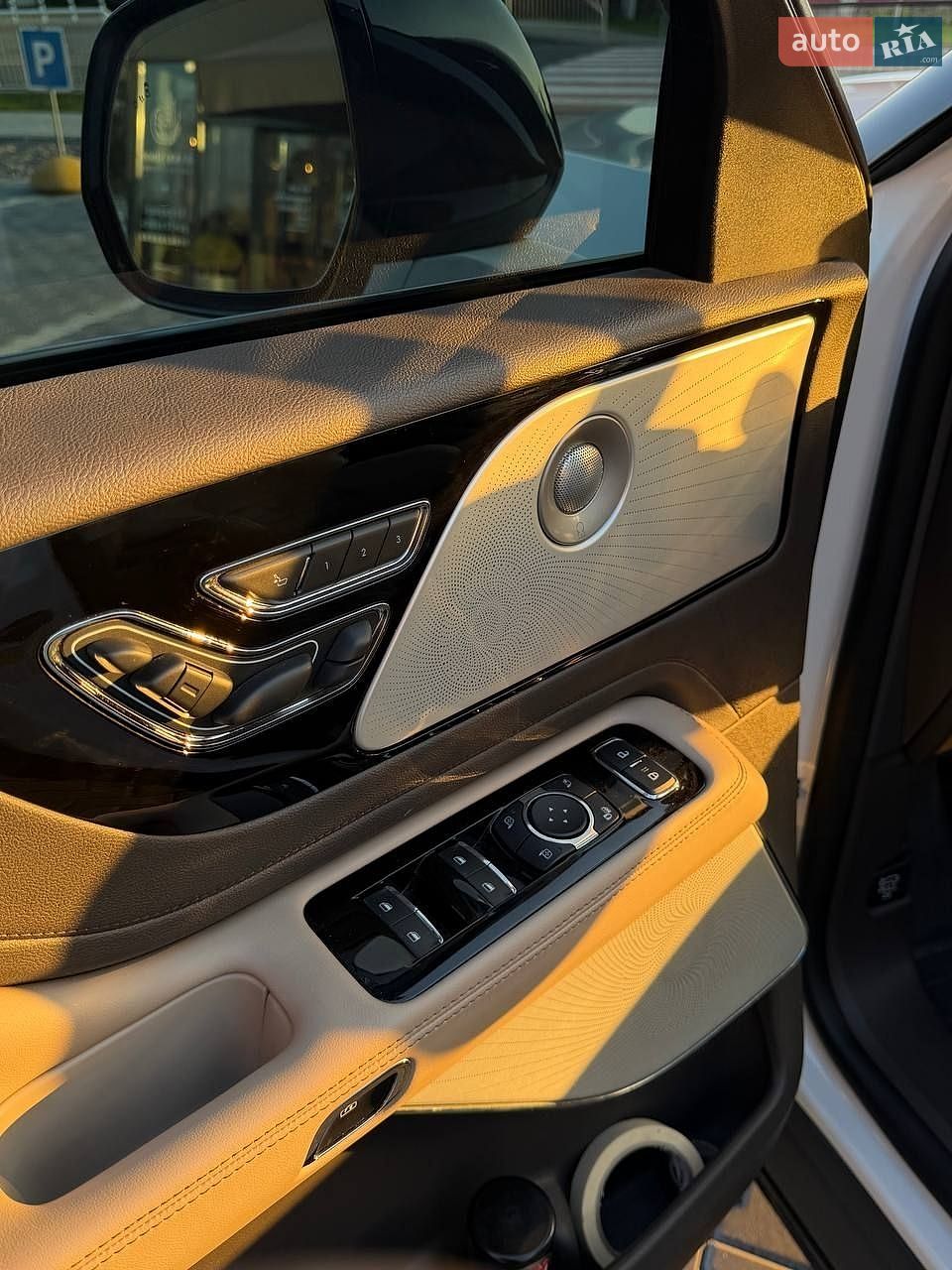 Lincoln Aviator 2021 VIN 5LM5J7XC6MGL18545 фото оголошення 11 з 14