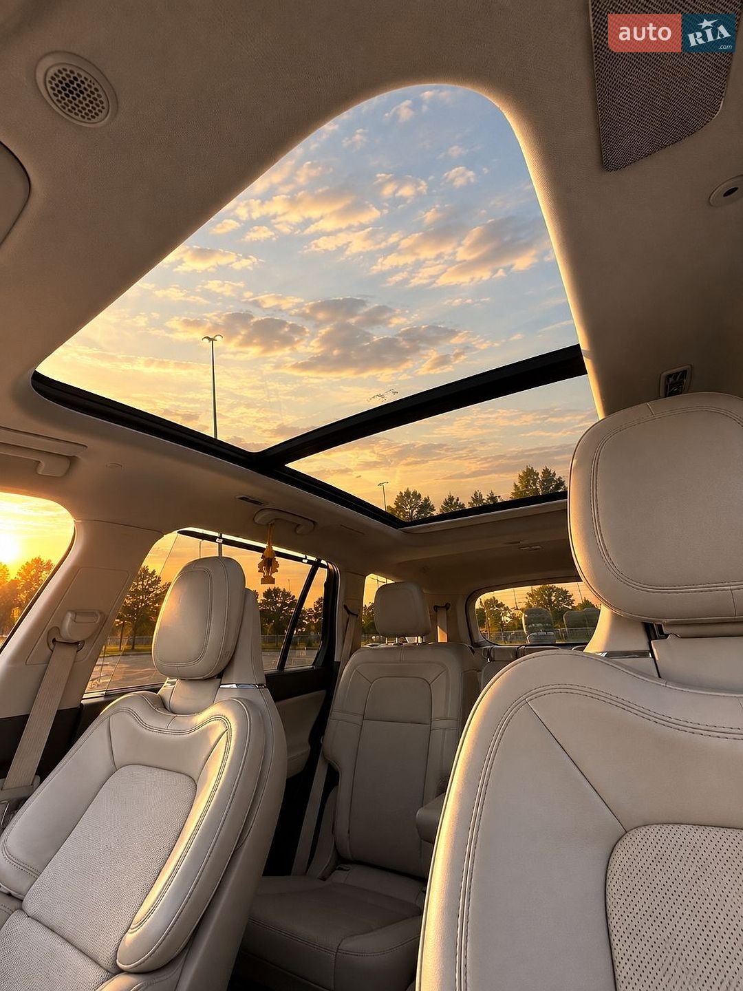 Lincoln Aviator 2021 VIN 5LM5J7XC6MGL18545 фото оголошення 9 з 14