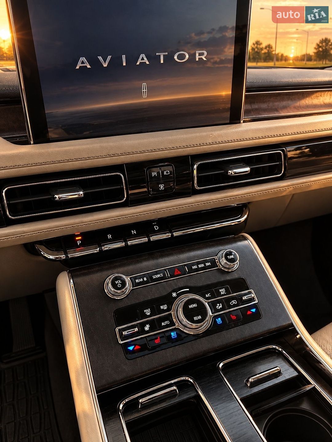 Lincoln Aviator 2021 VIN 5LM5J7XC6MGL18545 фото оголошення 10 з 14