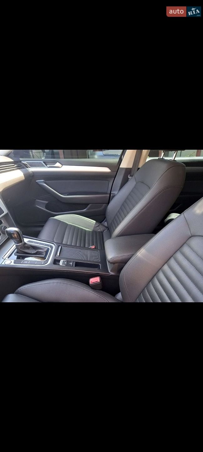 Volkswagen Passat 2018 VIN WVWZZZ3CZKE033929 фото оголошення 4 з 17