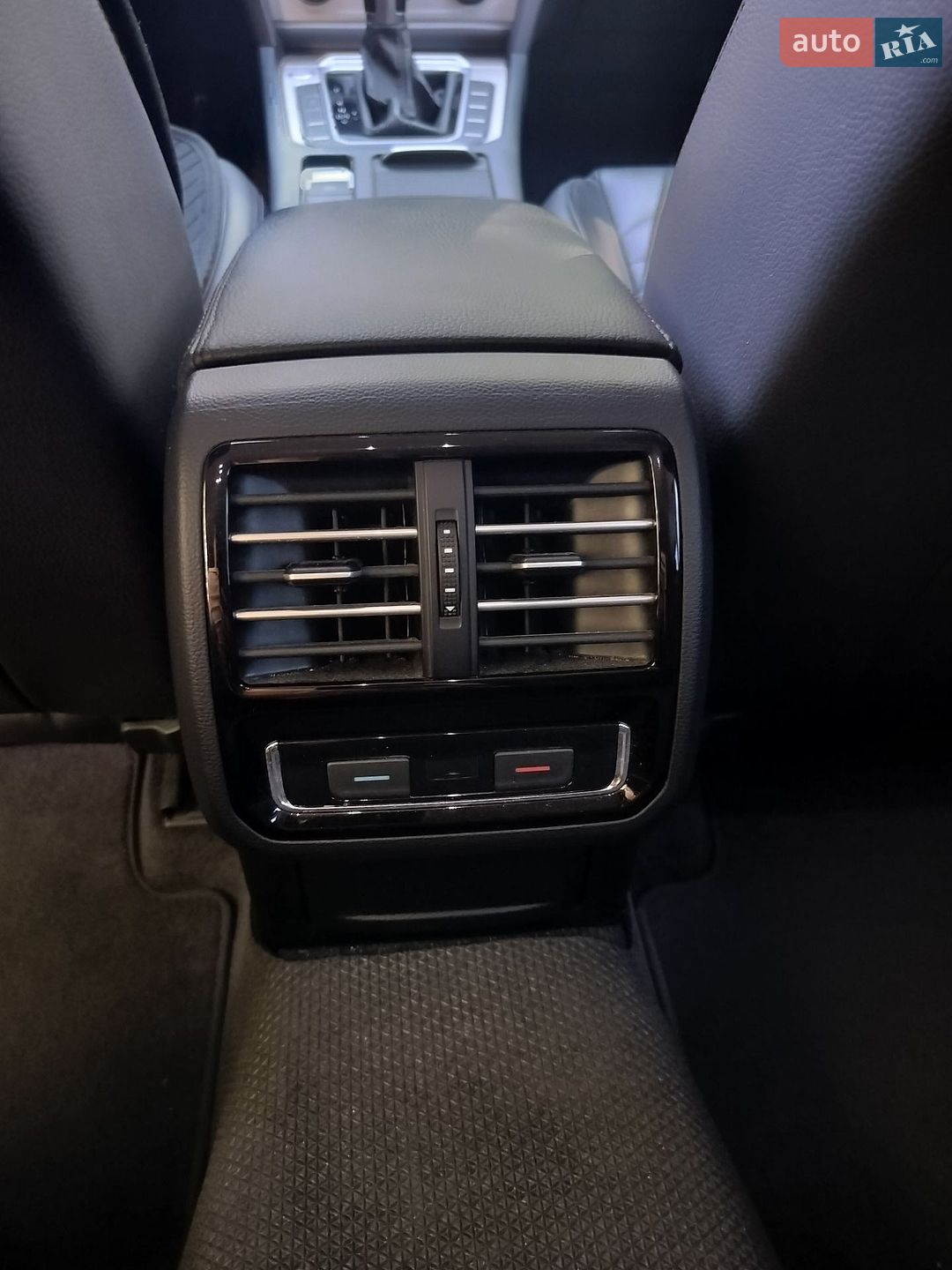 Volkswagen Passat 2018 VIN WVWZZZ3CZKE033929 фото оголошення 12 з 17