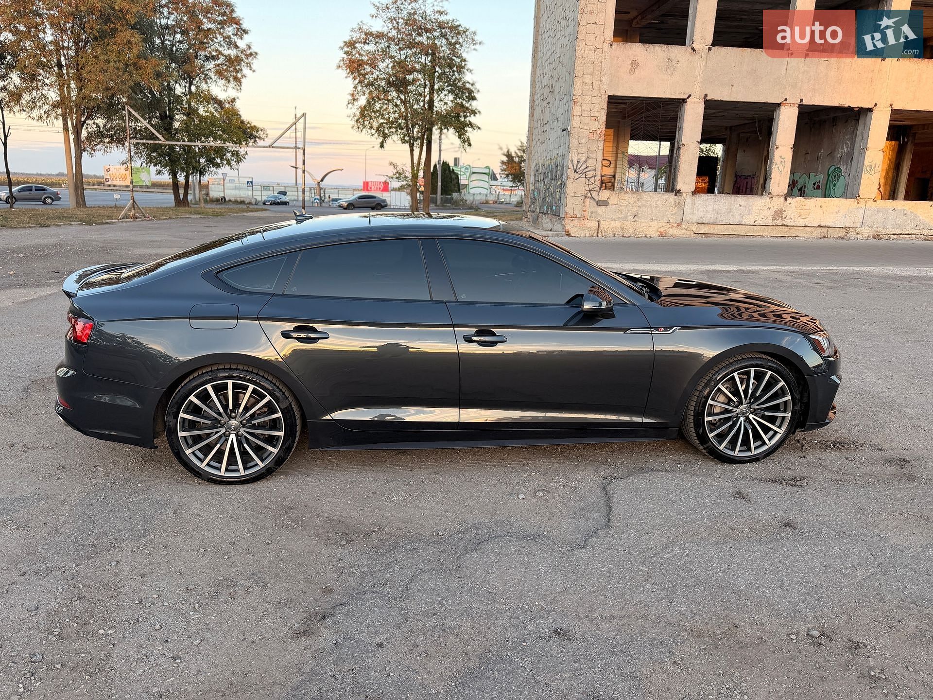 Audi A5 Sportback 2018 VIN WAUFNCF59JA043115 фото оголошення 4 з 20