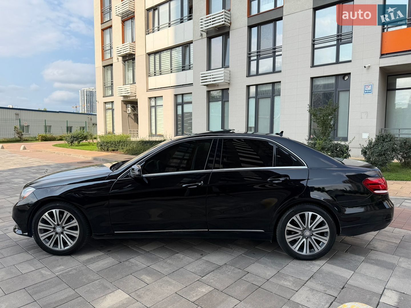 Mercedes-Benz E-Class 2013 VIN WDDHF8JB0EA849780 фото оголошення 2 з 24